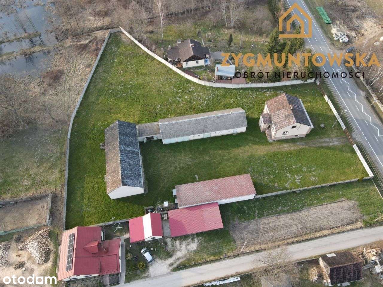 Dom z budynkami gospodarczymi i szeroką działką-3