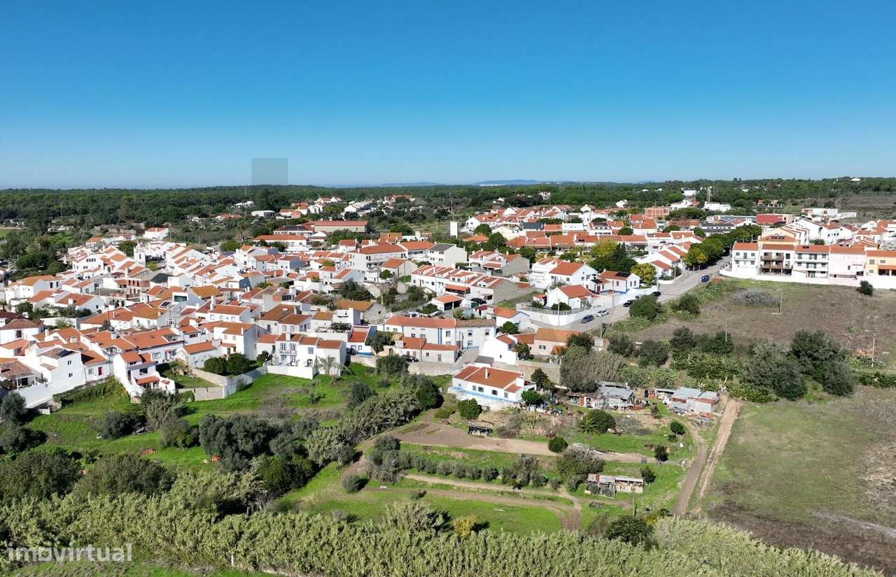 Casinha Rústica na Zona Histórica de Melides — Potencial, charme e vis-12