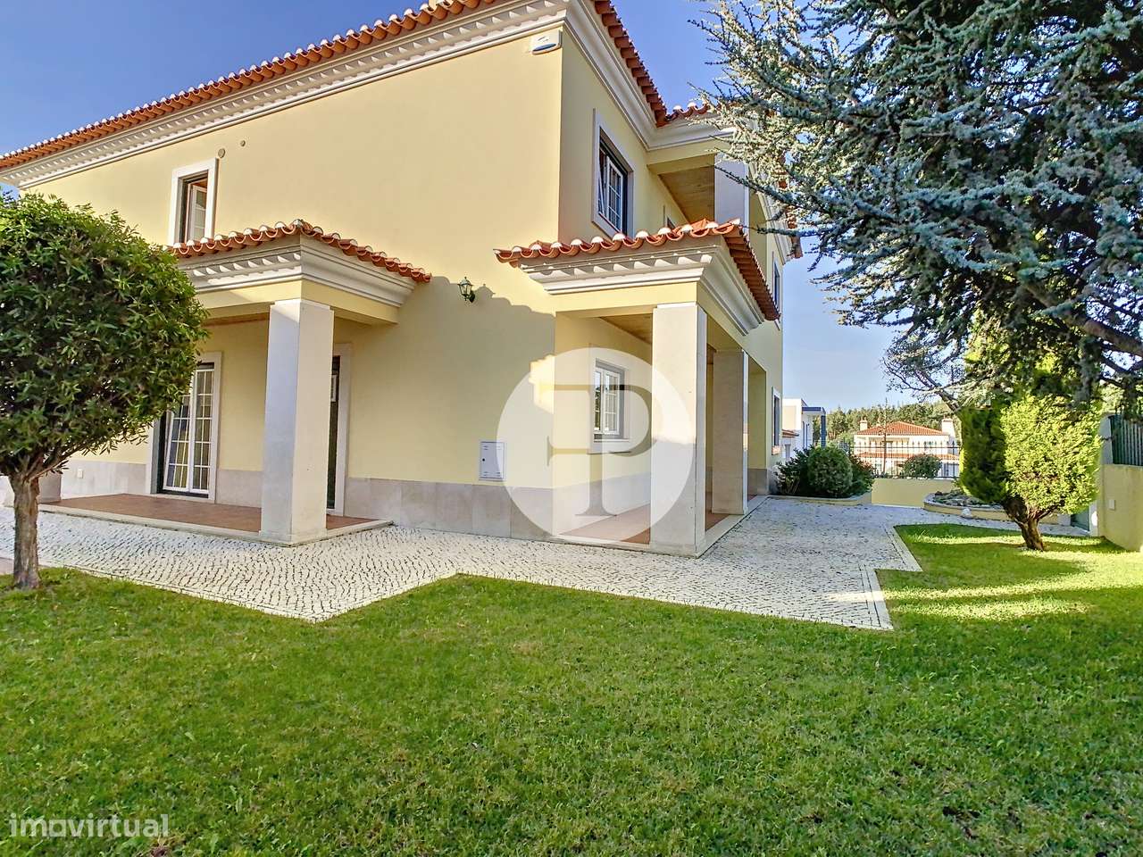 Moradia T5 com piscina no Nadadouro | 408 m² | Lote de 809 m²-54