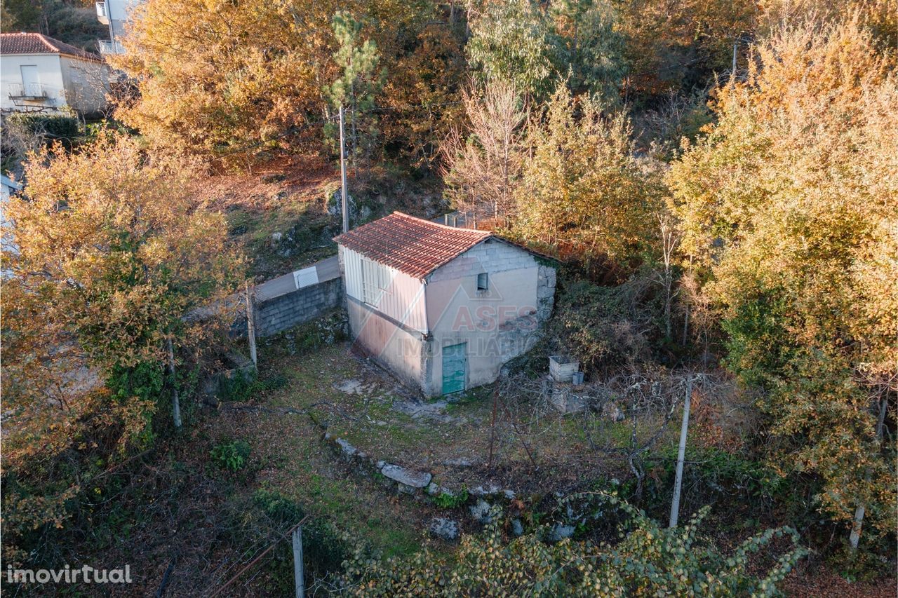 ALPENDRE E TERRENO EM TRAVASSÓS - FAFE