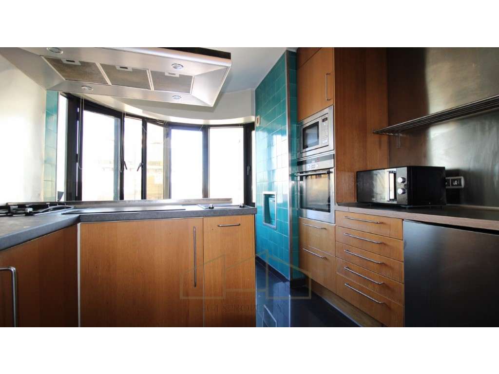 Apartamento T4 nas Torres das Amoreiras-15