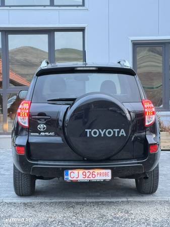 Toyota RAV4 2.2 D-4D 4x4 - 37