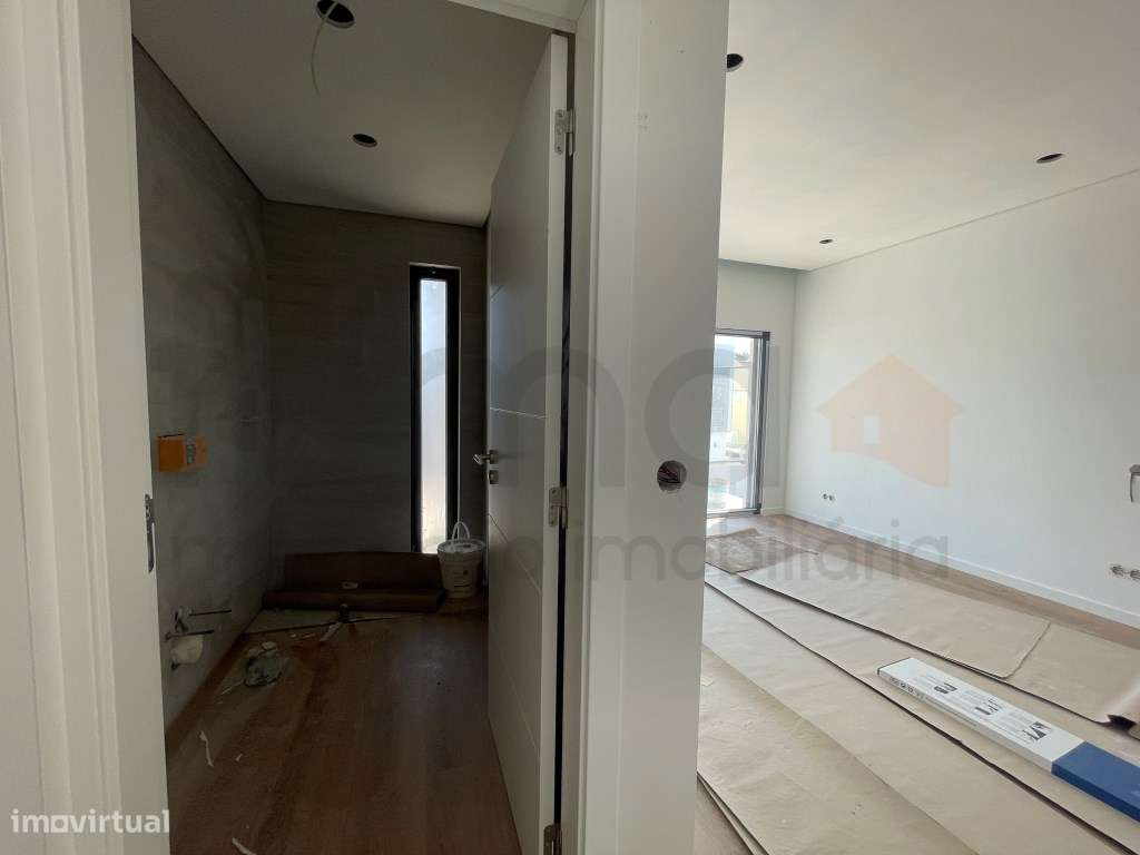 Moradia T3 com jardim e piscina em zona residencial tranquila-29