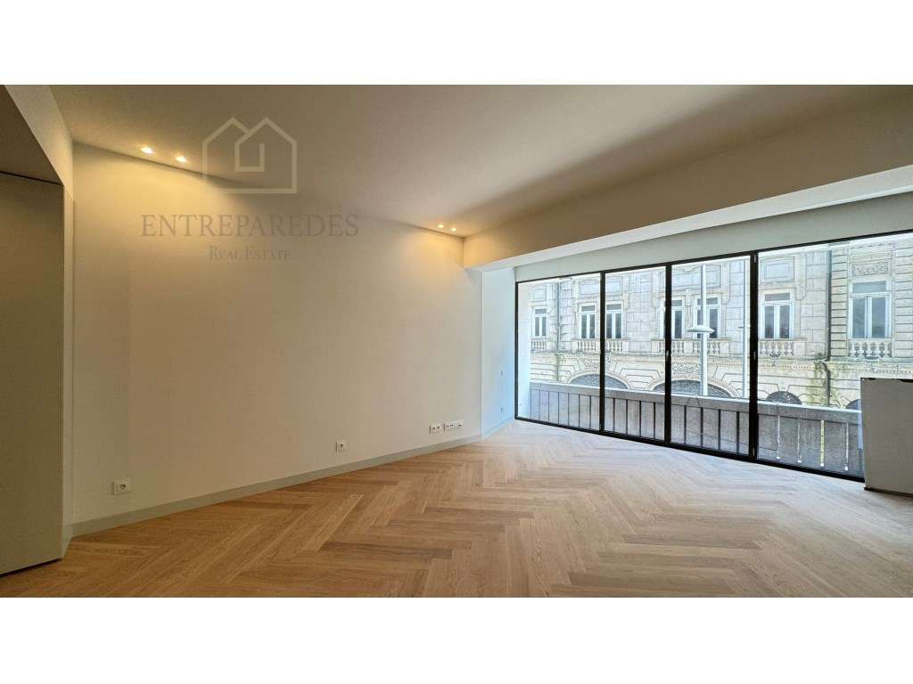 Apartamento T3 Na Baixa Do Porto Para Comprar Se Portugal