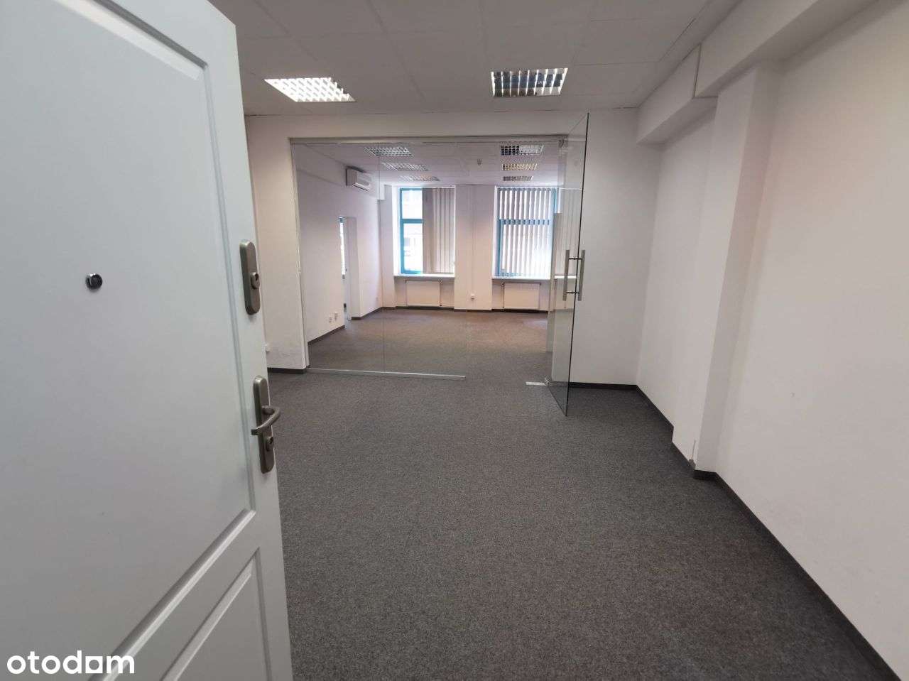 Obiekt handlowo-biurowy 3020m2 na sprzedaż-9