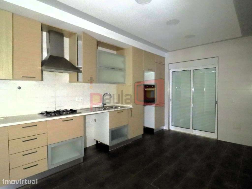 APARTAMENTO T3 COM PARQUEAMENTO - PEGÕES GARE-6