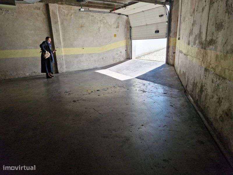 Arrenda-se Lugar de Garagem - Grande imagem: 4/8