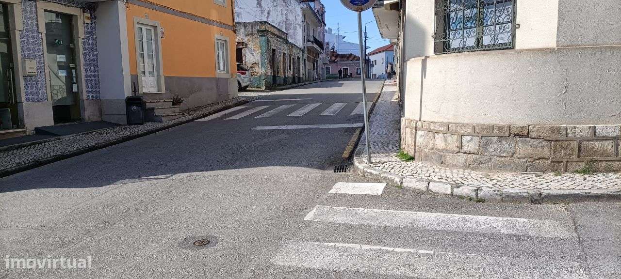 Prédio centro do Valado -Nazaré Projeto aprovado para 5-Apartamentos-6