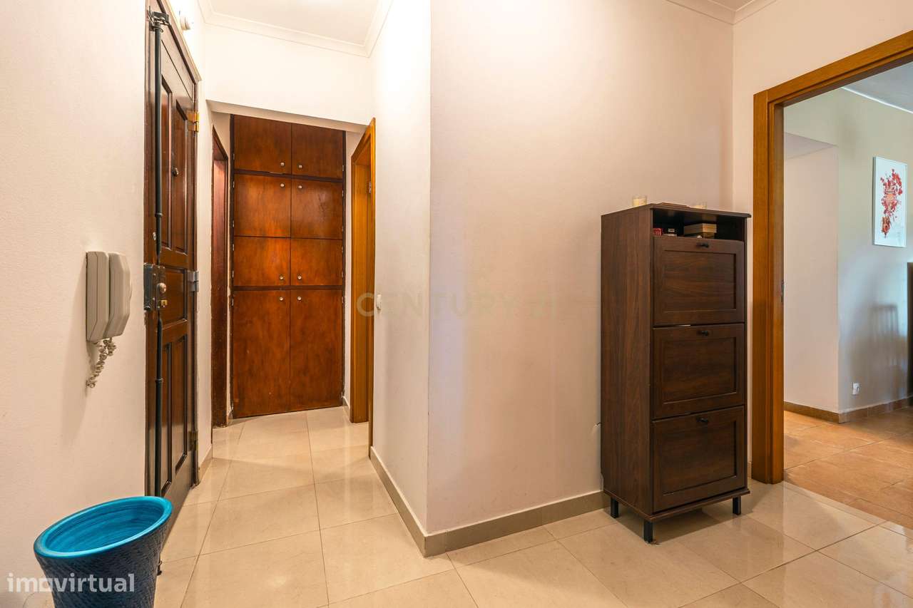 Apartamento T1+1 Remodelado com Varanda em São Domingos de Rana - Grande imagem: 5/35