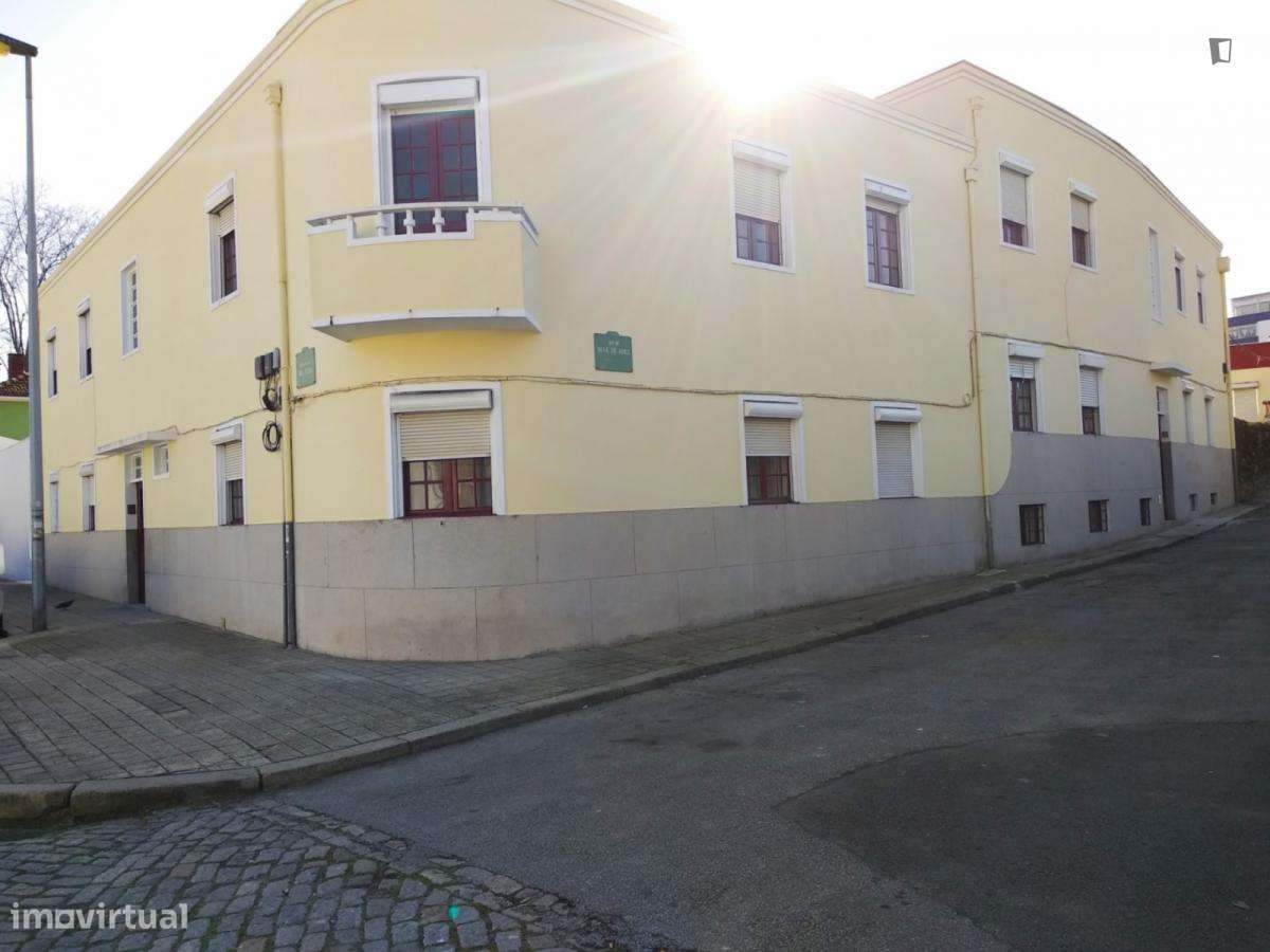 Quarto - localizado em Paranhos Porto - Grande imagem: 2/10