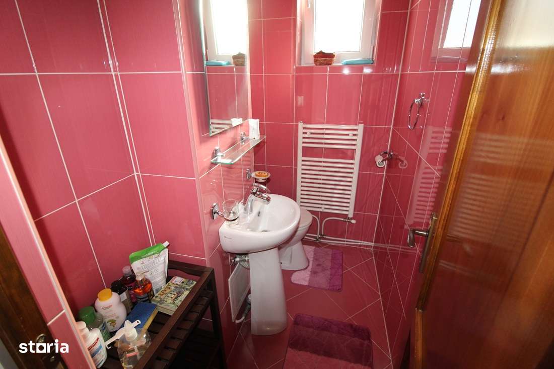 Vând apartament 3 camere în Hunedoara, zona OM-Str.Marțișorului, et.2-16