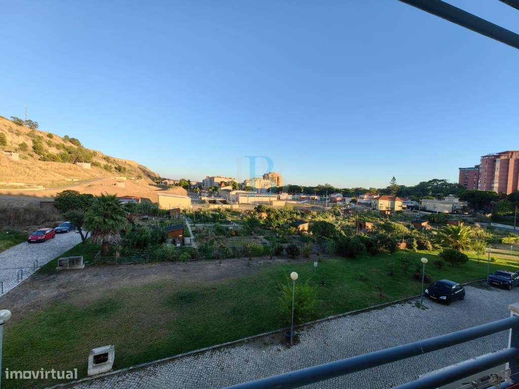 Excelente e luminoso T1 Costa da Caparica-13