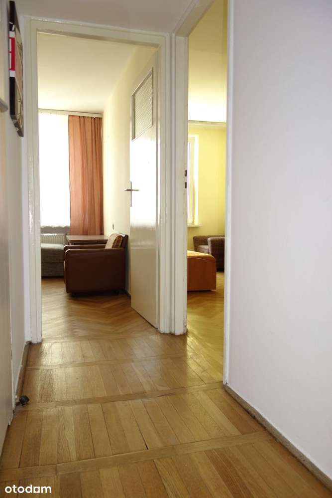 Trzy Pokoje w Niskim Bloku z Cegły-9