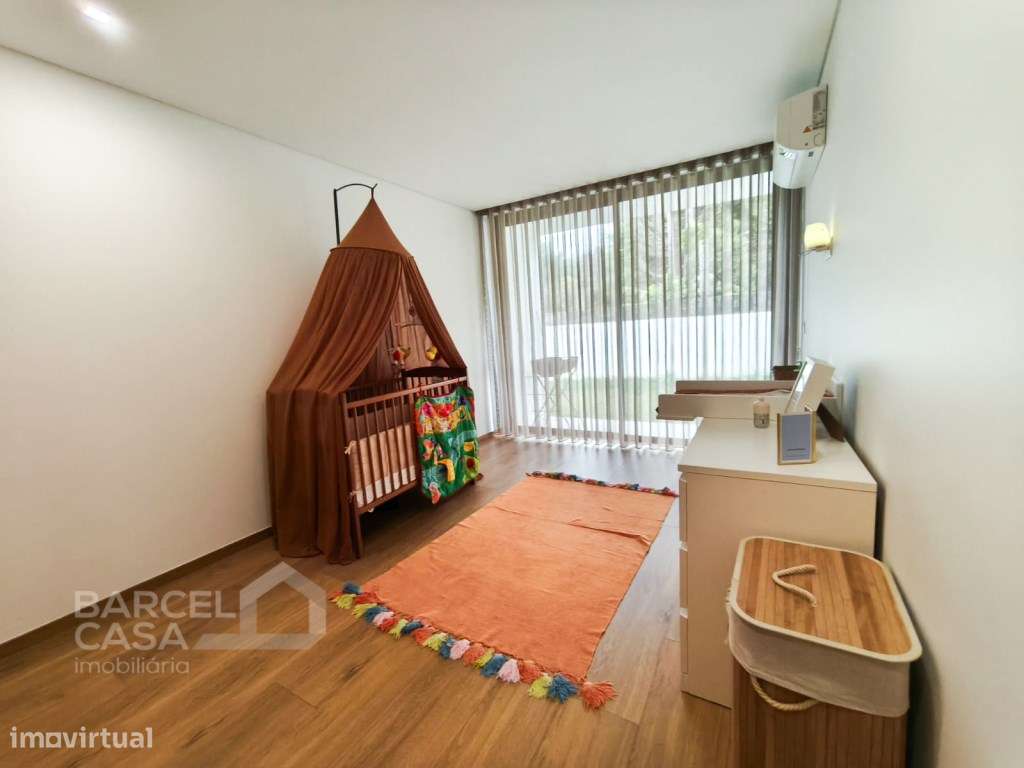 Oportunidade Única: Moradia T3 Térrea Semi-Nova em Manhente!-12