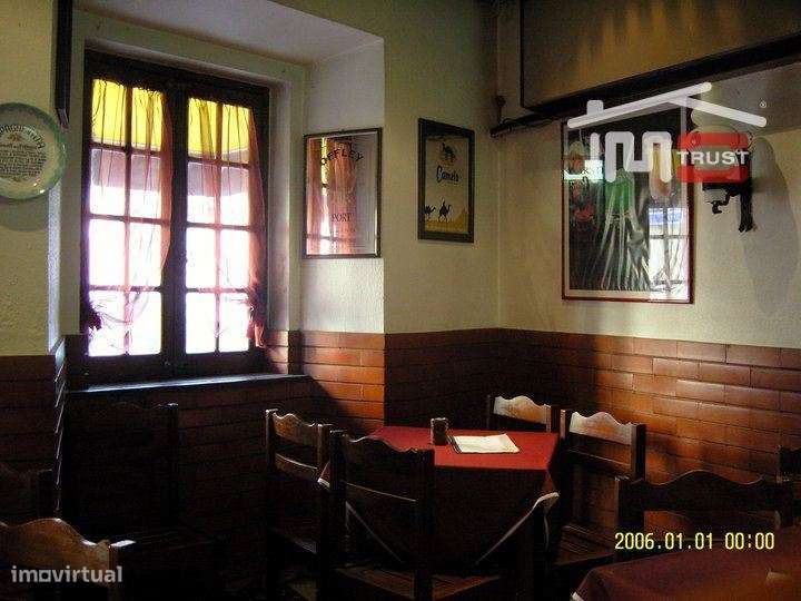 Pizzaria e Habitação no 1º andar no Centro do Montijo - Para renovar-14