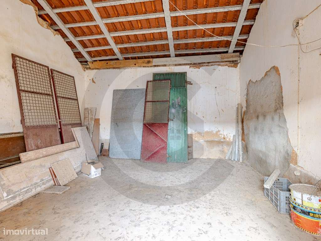 Moradia para recuperar na Povoa de Santarém - Grande imagem: 5/9