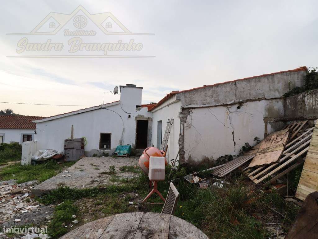 Moradia T3 com garagem e terreno 4120m2-54