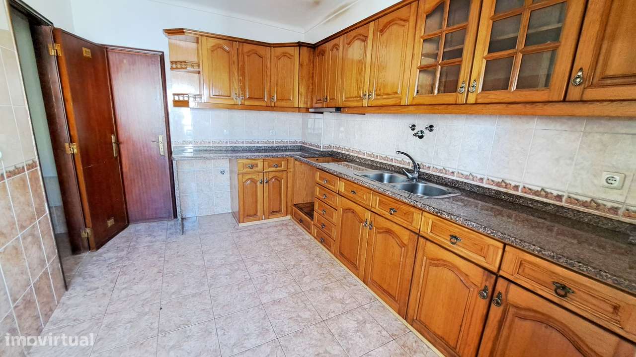 Apartamento T2 com 73m2 com Arrecadação na Arroja/Odivelas-6