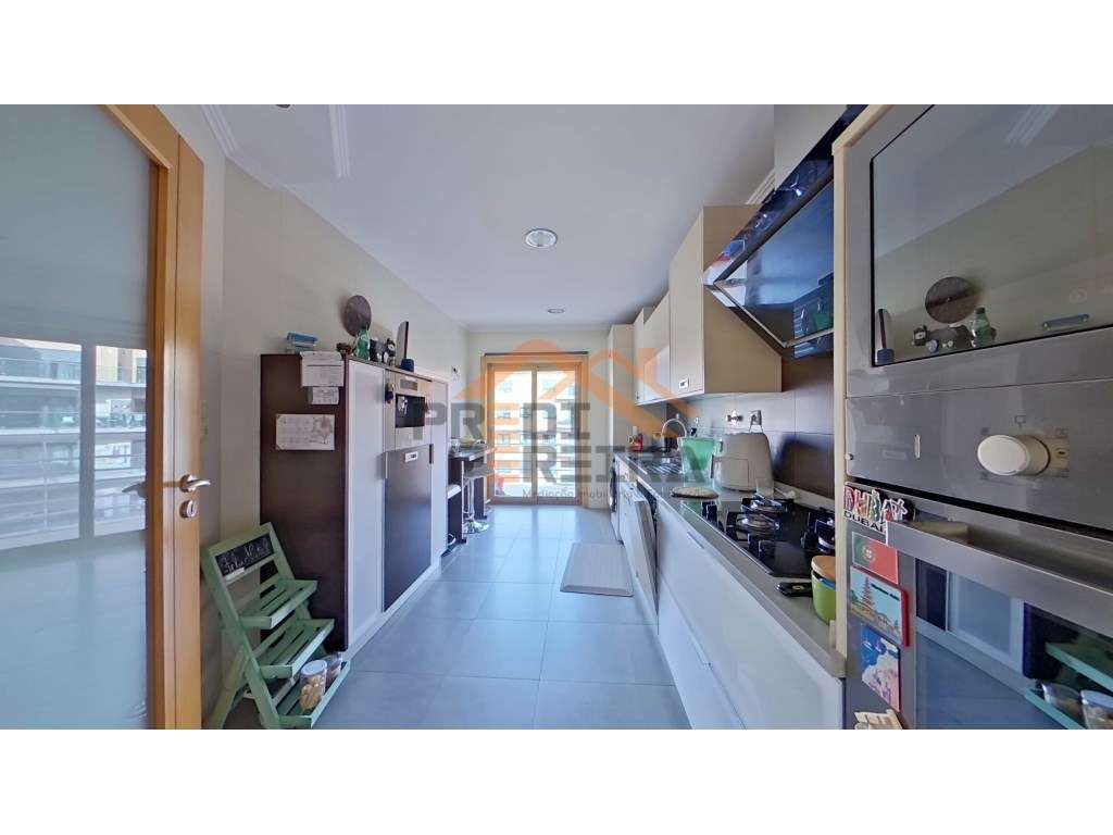 Situado na Urb. Colinas do Cruzeiro, T3 com três varandas e box par... - Grande imagem: 3/23