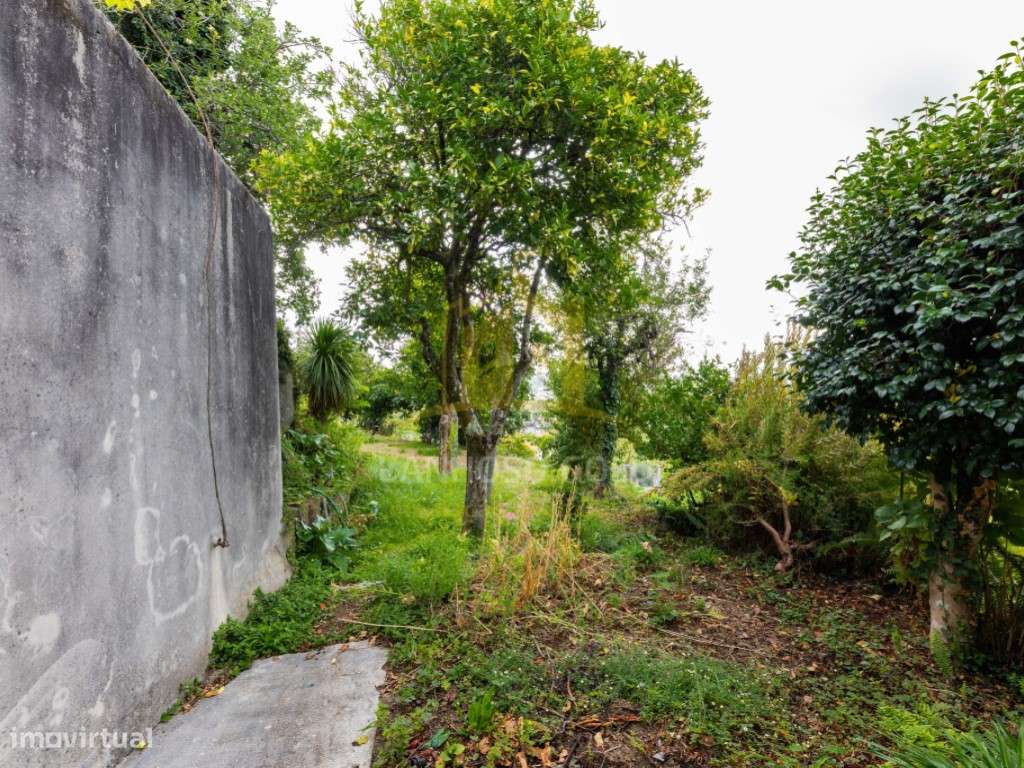 Moradia T6 em Lanhoso - Espaço, Conforto e Versatilidade-25