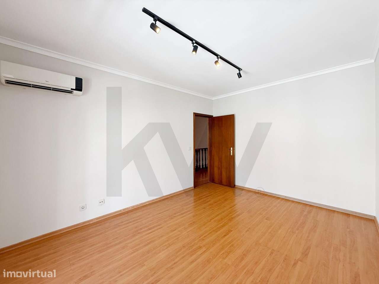 Moradia T3+1 com quintal, três pisos em Vila Nogueira de Azeitão-25