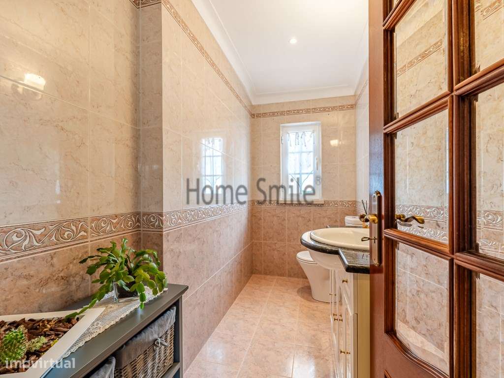 MORADIA COM PISCINA. EXCELENTE QUALIDADE-12