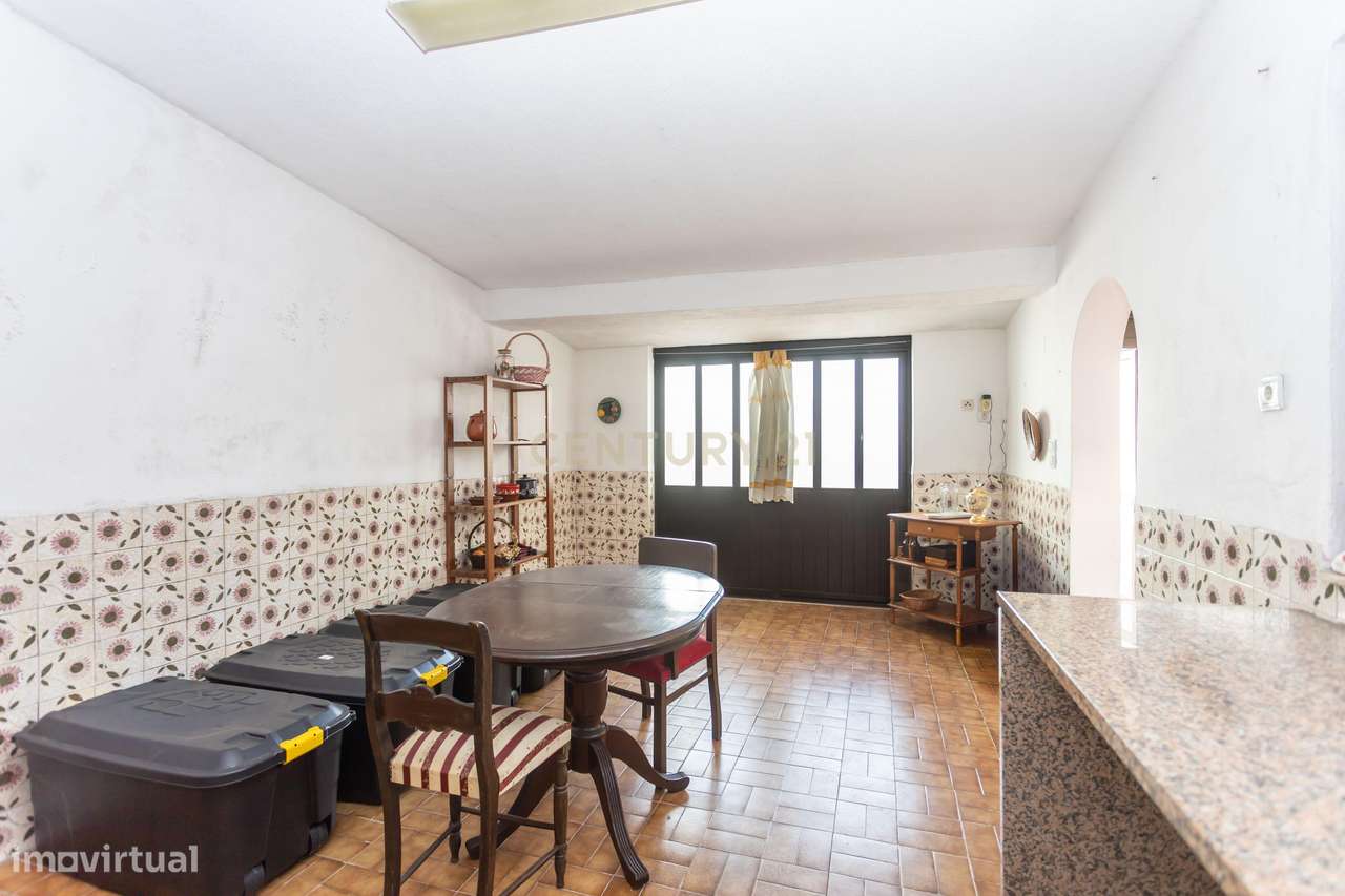 Moradia T5 na Aroeira, Charneca de Caparica, com processo de licenciam-6