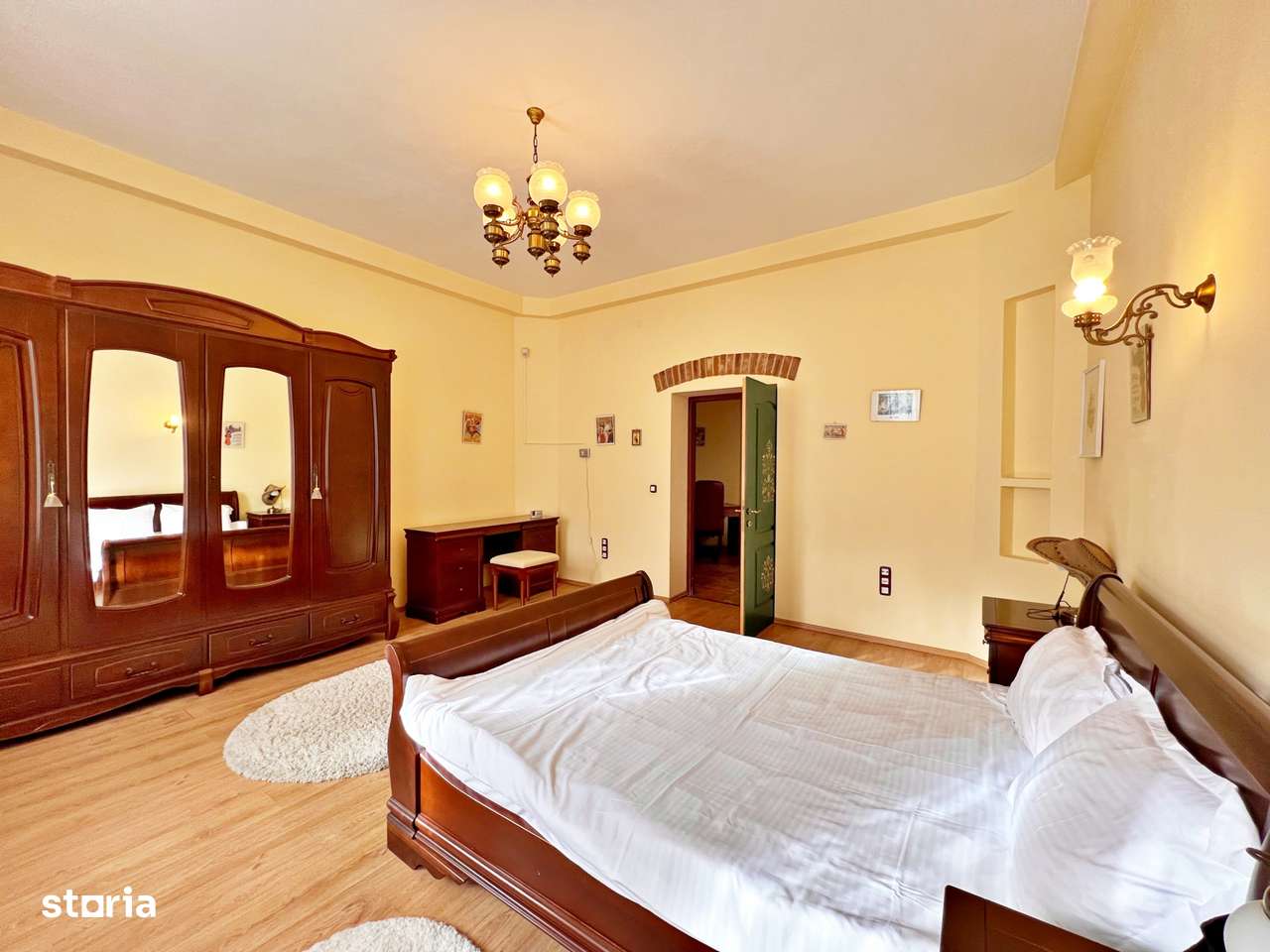 Închiriere Vilă Stil Pensiune, curte 999 mp, filigorie și 6 camere - Imagine principală: 1/20