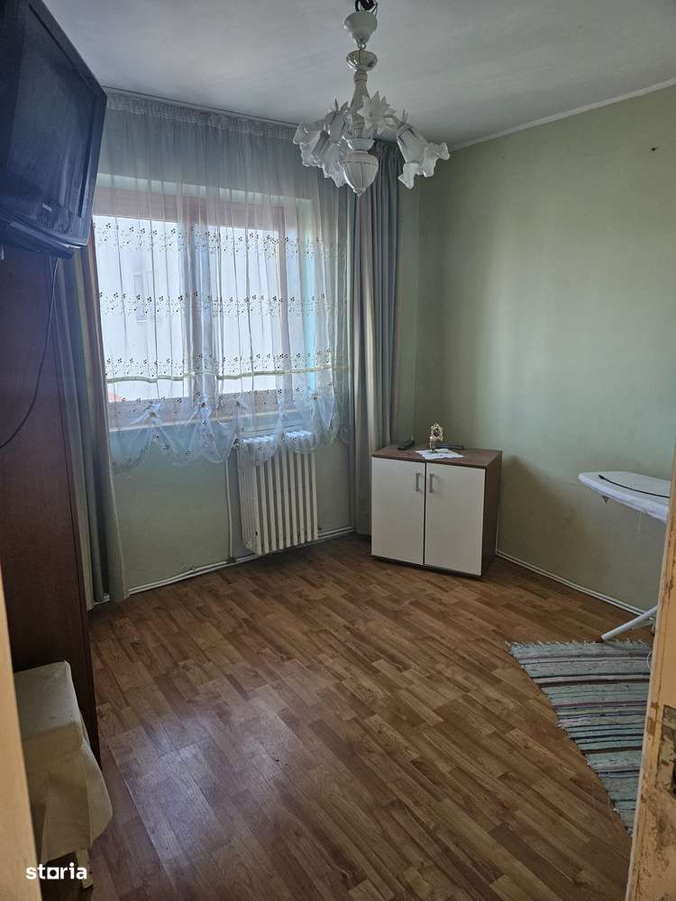 Apartament 3 camere zona Primaverii /Scoala 12 , etaj 4 cu sarpanta-1
