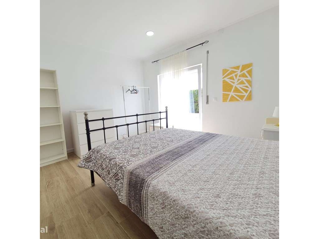 Vende-se moradia T8 junto á Praia da Assenta-43