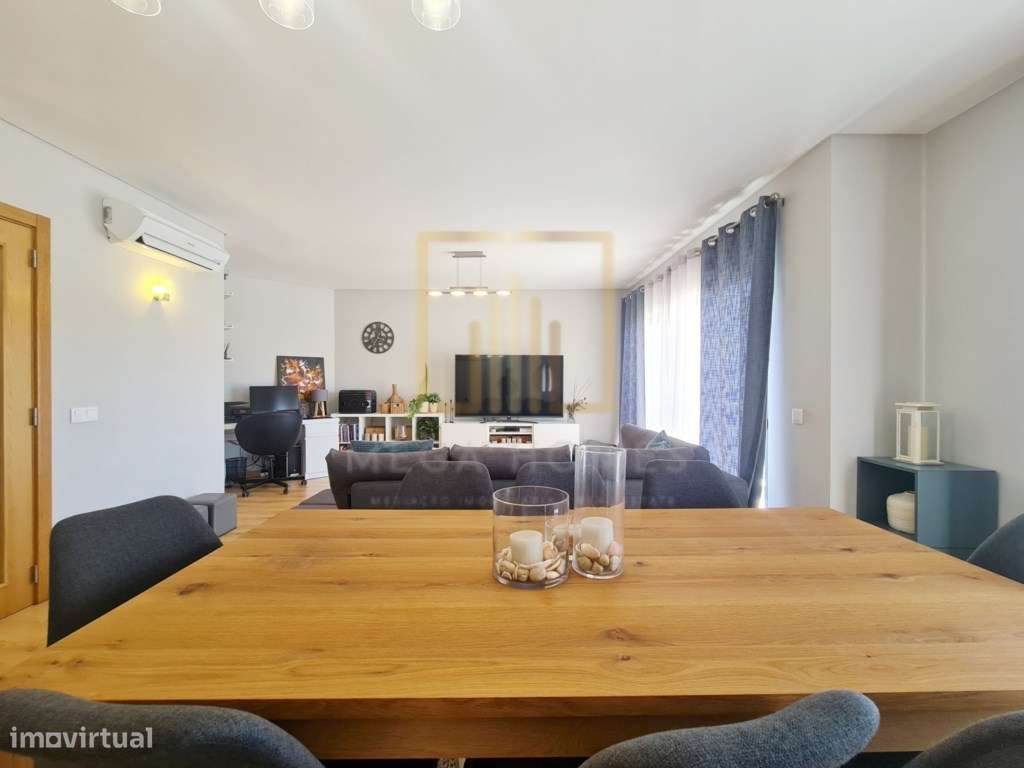 Apartamento T3 com Terraço e 3 WC, em Lagoa.-27