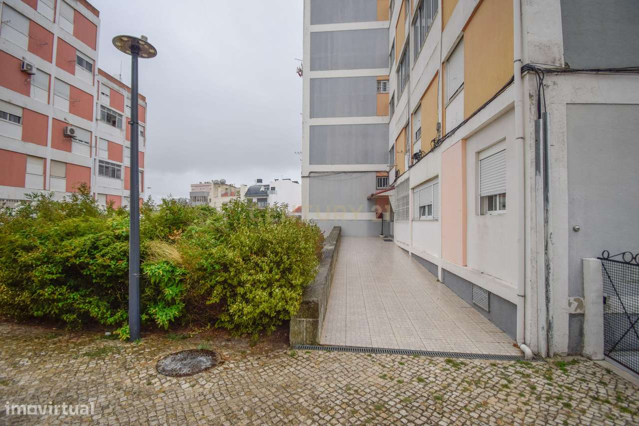 T2 duplex com sótão nas Pedralvas, Benfica-23