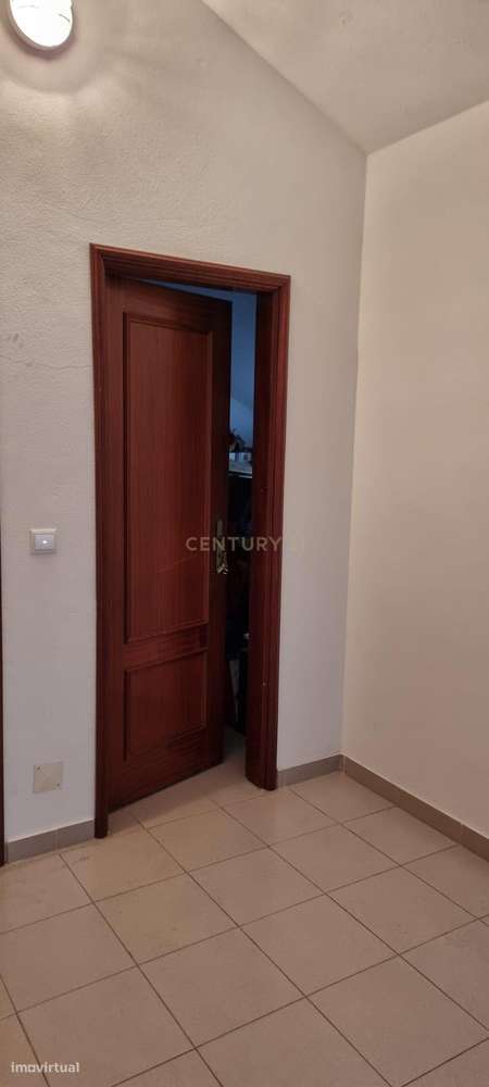 Apartamento T3 com arrecadação / Montijo-11