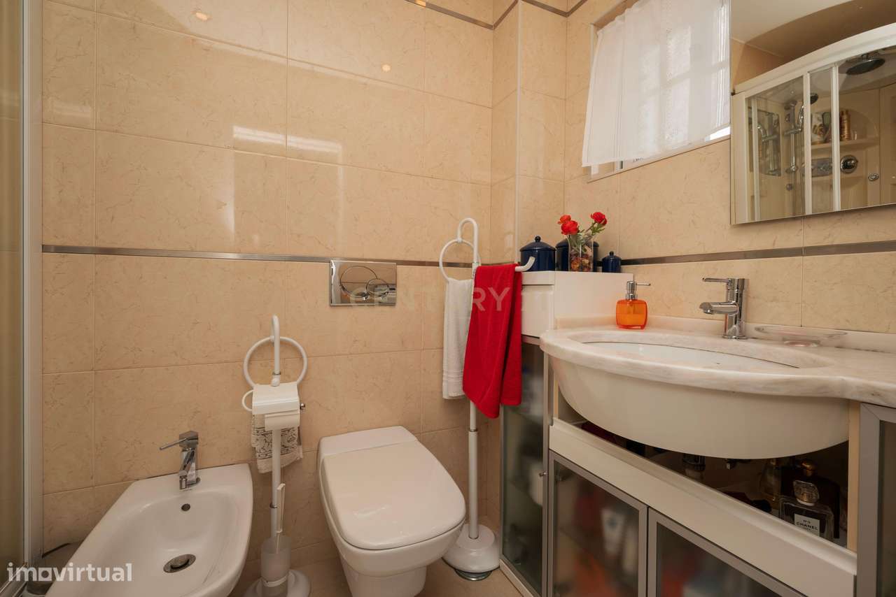 Moradia T4+1 para venda em Queijas.-17