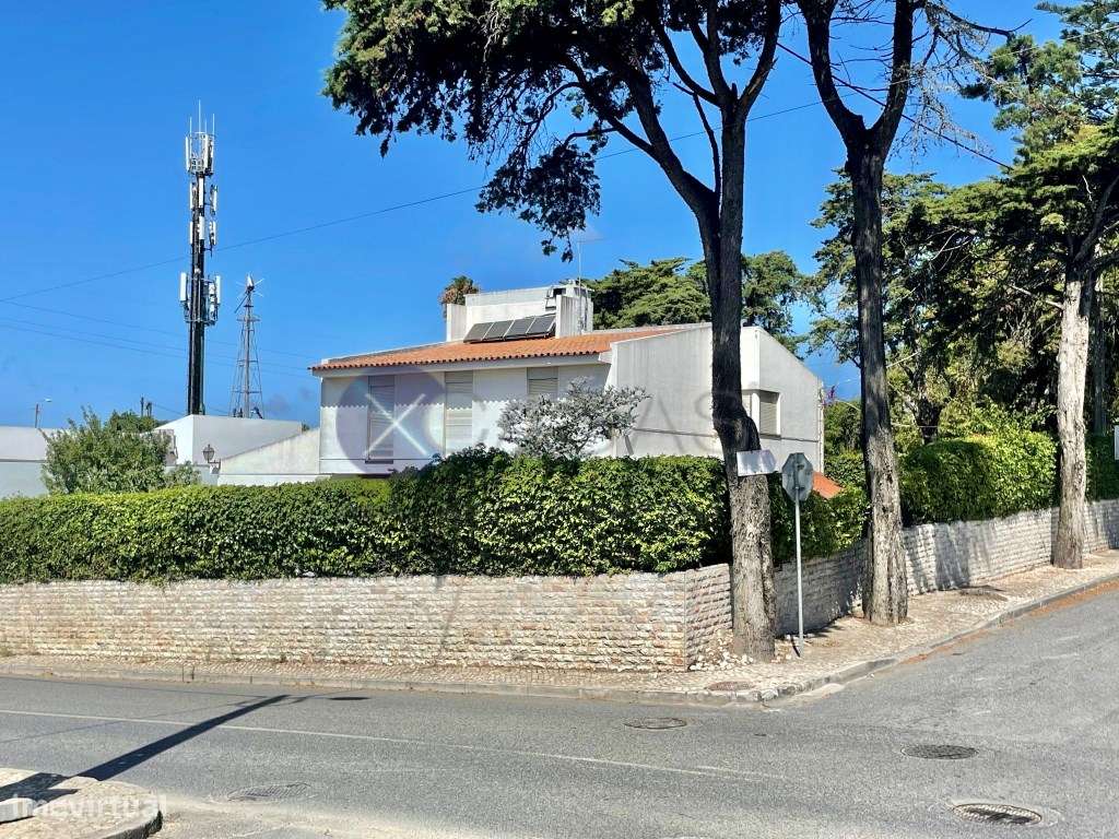 Moradia para remodelação, situada em Albarraque.-2