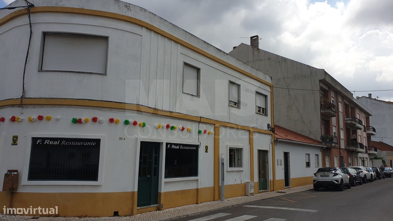 Edifício Restaurante +T3+T2 - ENTRONCAMENTO