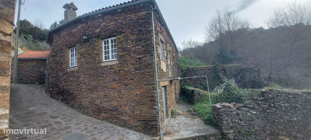 Moradia Isolada M5 com quintal em zona de Sandomil, Guarda - Grande imagem: 2/20