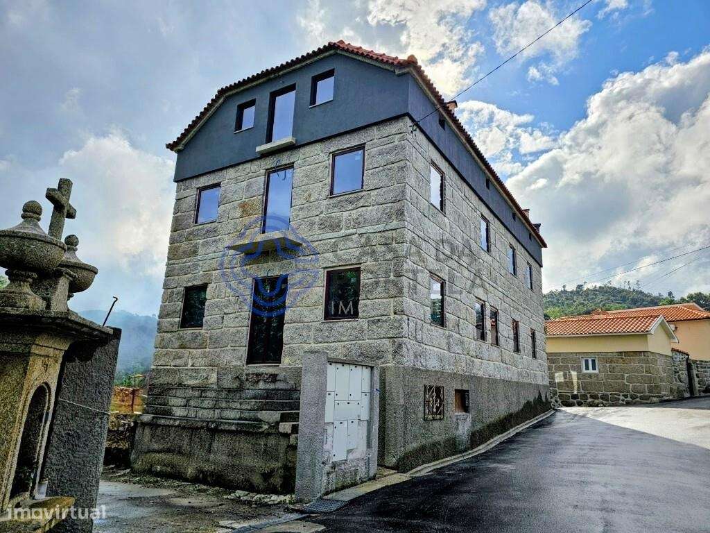 Predio Traca Antiga Totalmente Remodelado De Raiz Termas De Sao Vice