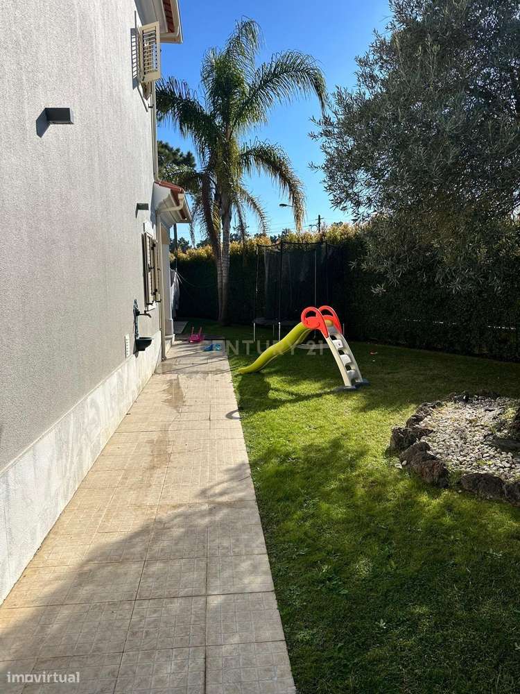 Moradia na Aroeira – Conforto, Elegância e Lazer-21