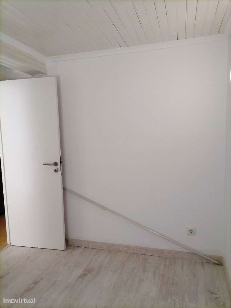 Moradia Remodelada em banda na Rua do Sítio ao Casalinho da Ajuda.-14