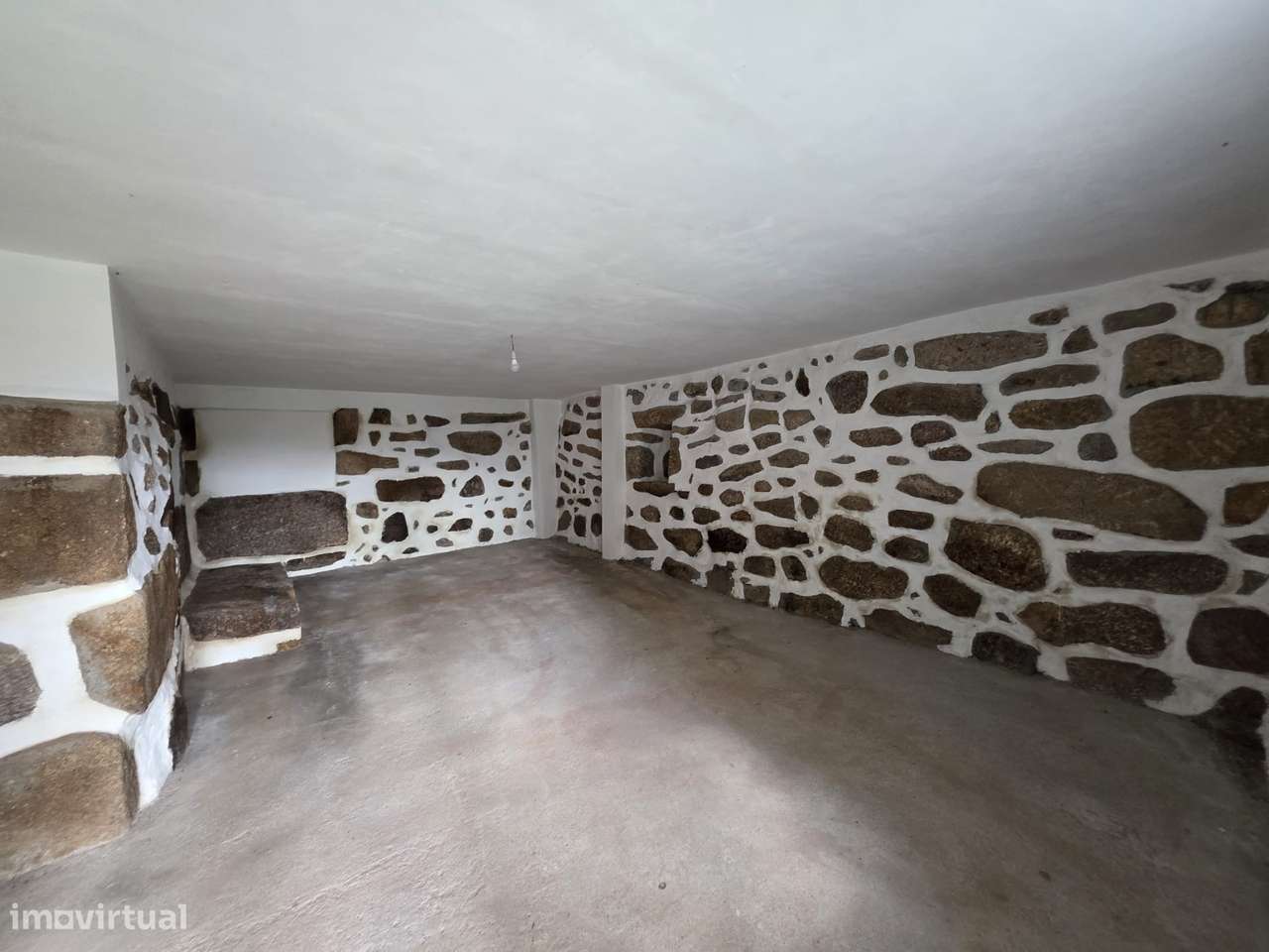 Moradia T2 com terraço e garagem nos subúrbios-5