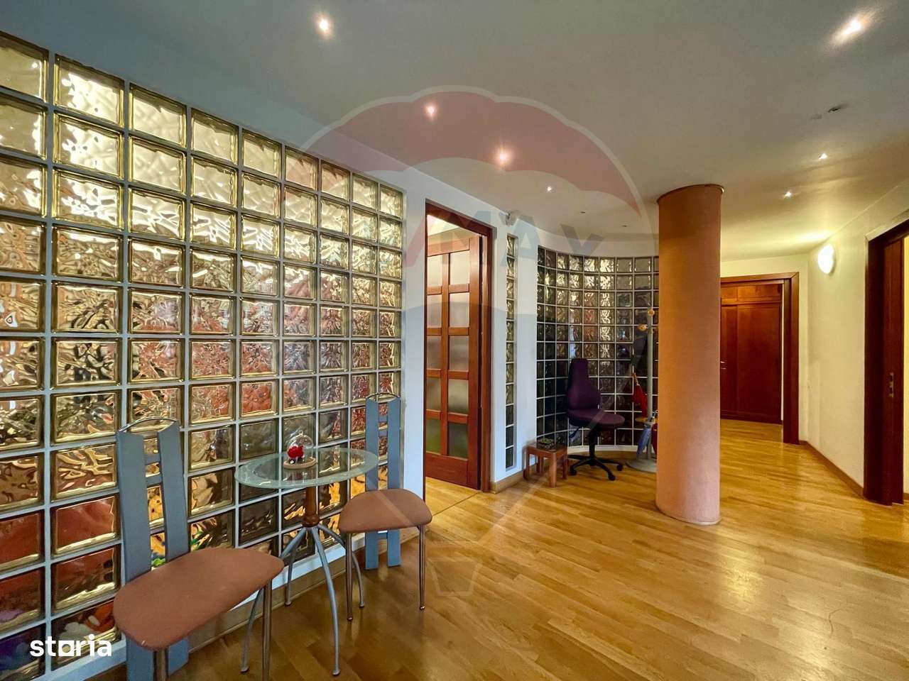 Apartament cu 3 camere de vânzare în zona Schei-11