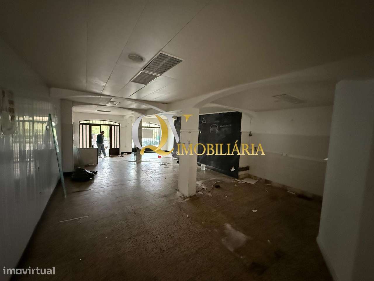 Excelente loja para venda sita no Cacém-4