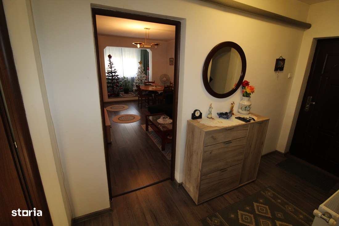 Vând apartament 3 camere în Hunedoara, Micro7-Trandafirilor, parter-9