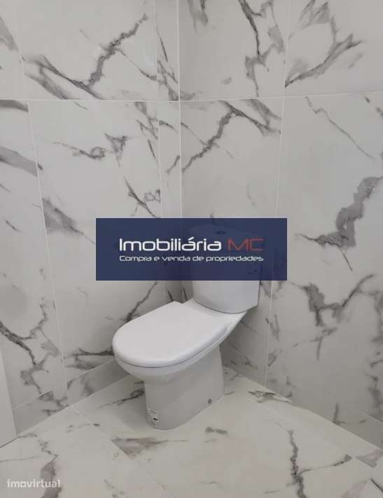 Apartamento T2 Remodelado junto a Loja do Cidadão do Porto-15