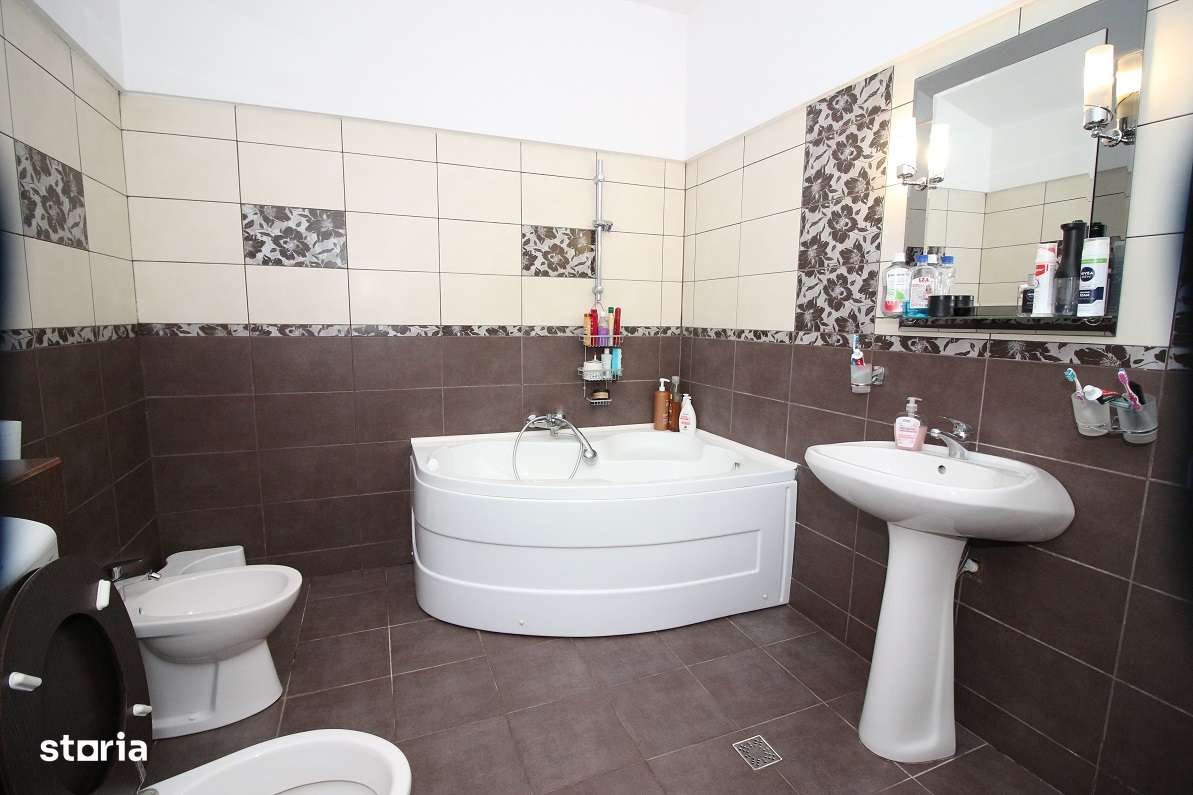 Casa Buhusi STRADAL ( str.LIBERTATII VIZAVI PETROM) Mobilat/Utilat-5