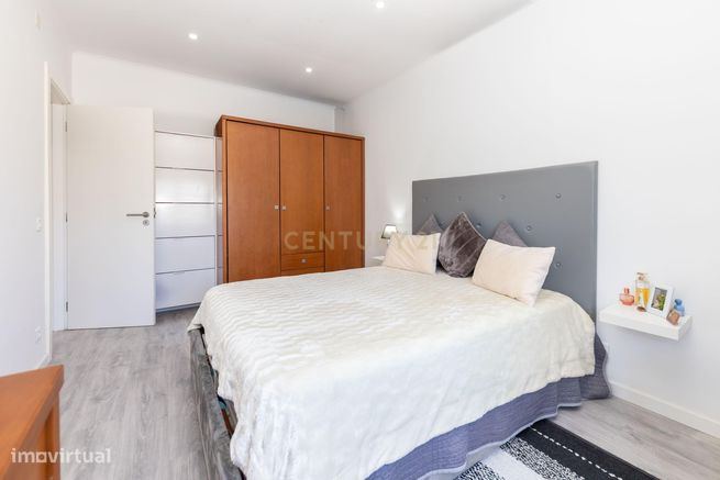 Apartamento T2 no Feijó totalmente remodelado-15