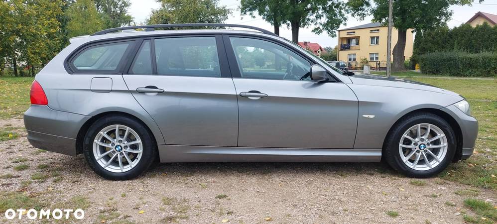 BMW Seria 3 320d DPF Touring - 3