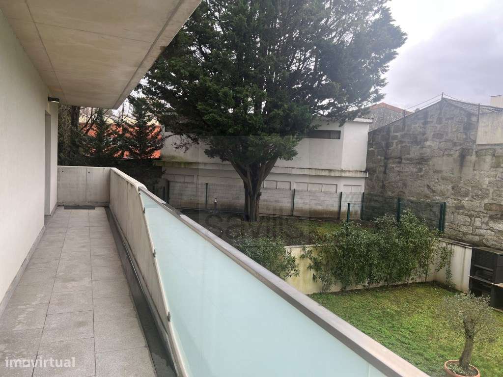 Apartamento T2 para arrendar na zona do Campo Alegre - Porto - Grande imagem: 2/22