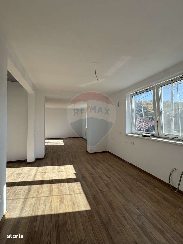 Casă complet renovată la interior în cartierul Vitrometan-3